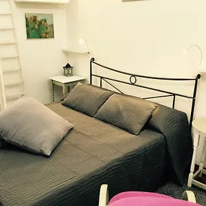 Apartament Your In Town, Katania
